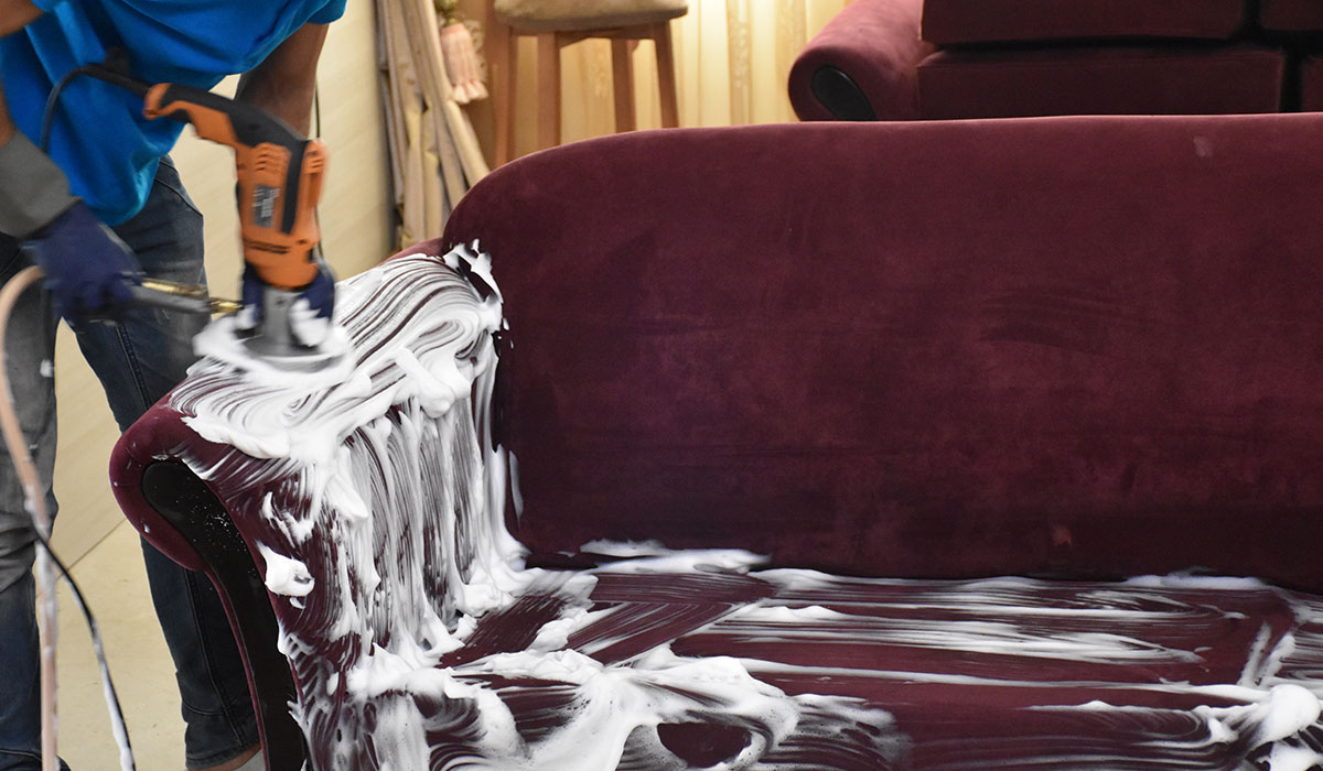 مراحل خشکشویی مبلمان در محل