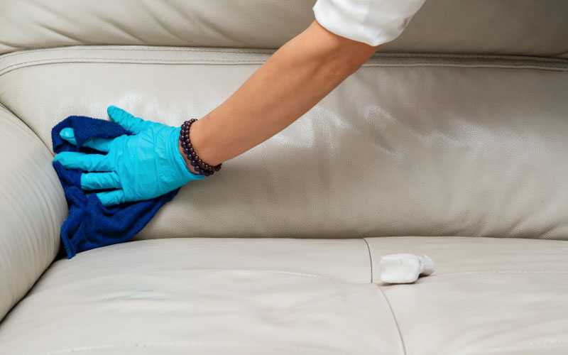 پاک کردن لکه آبمیوه از روی مبل استیل