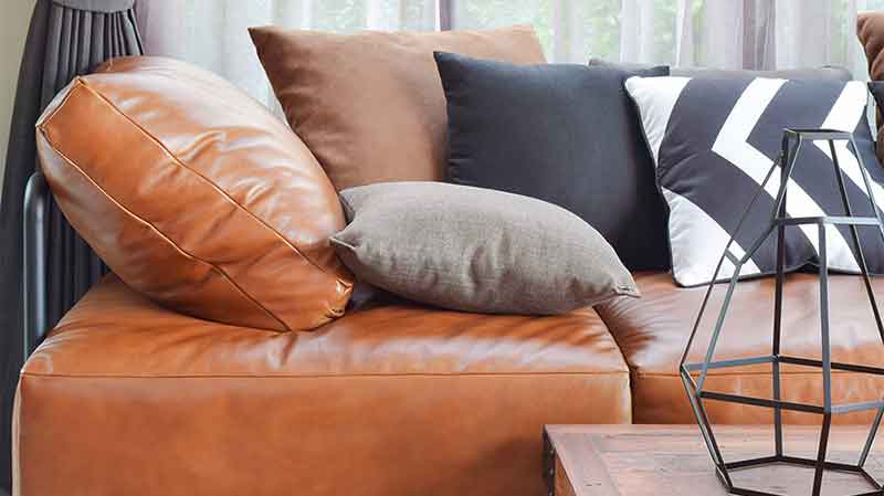 لکه ادرار روی مبل چرمی