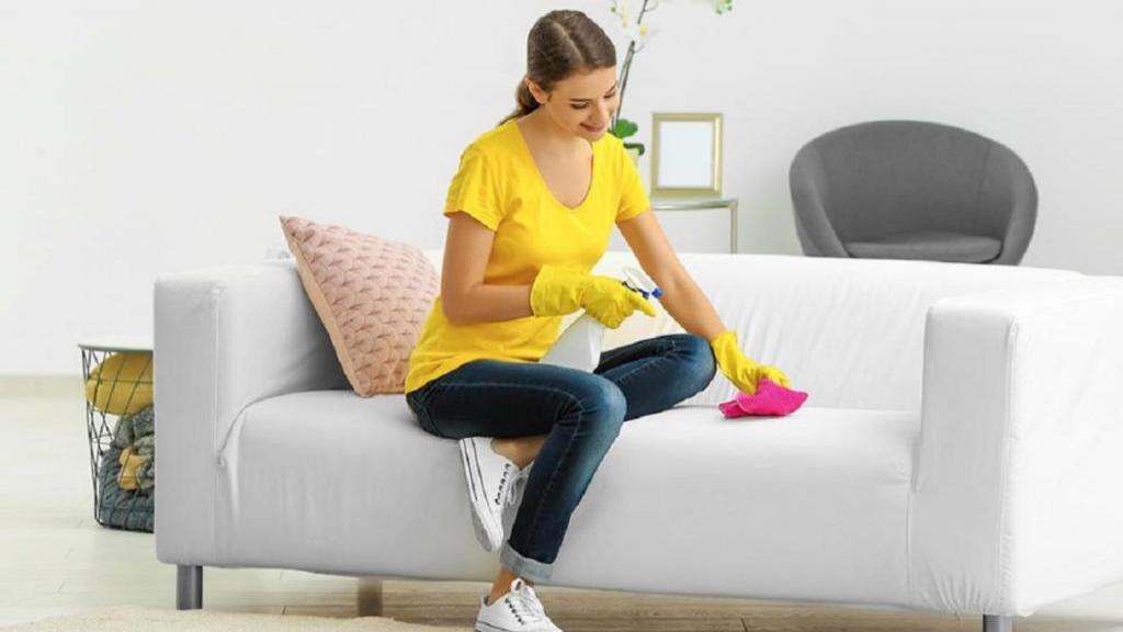 پاک کردن لکه ادرار از روی مبل