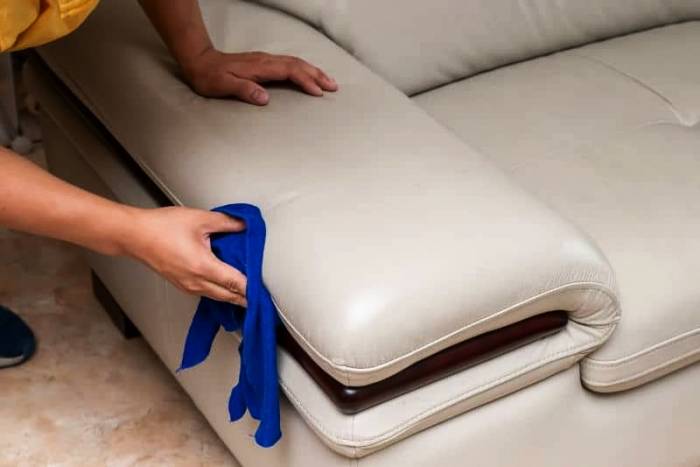 پاک کردن لکه عمقی از روی مبل - مبلشویی کرج