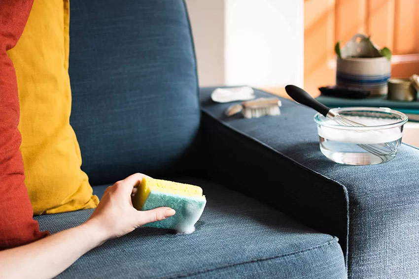 Everything-you-need-to-know-about-removing-milk-stains-from-sofas هر آنچه که باید در مورد پاک کردن لکه شیر از روی مبل ها بدانید - مبلشویی خوشنام