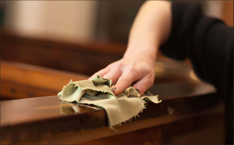 نحوه تمیز کردن بخش‌های چوبی مبل