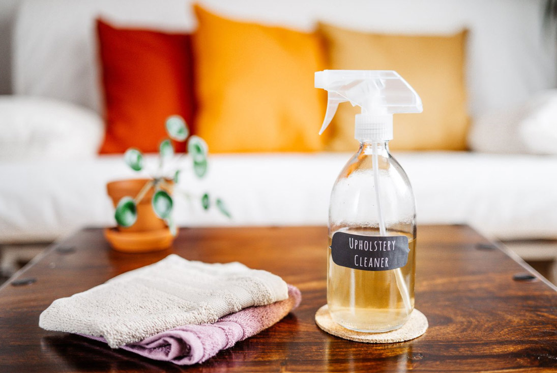 چگونه لکه بر مبل خانگی بسازیم؟ - مبلشویی کرج