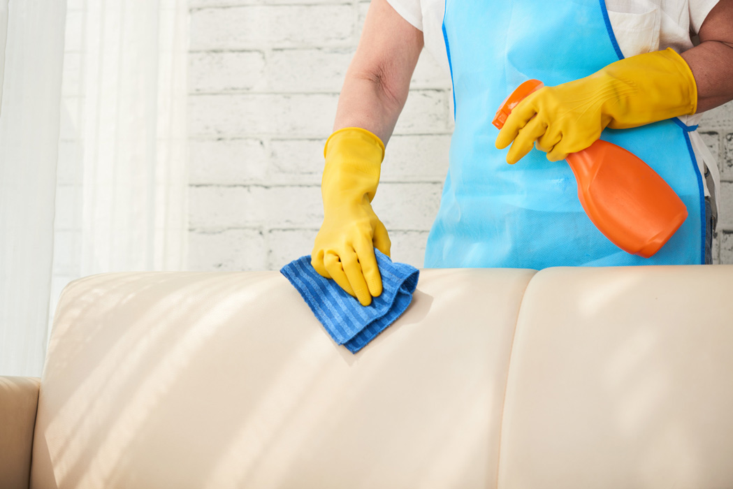 How-to-wash-light-colored-sofas نحوه شستشوی مبل های رنگ روشن -مبلشویی کرج